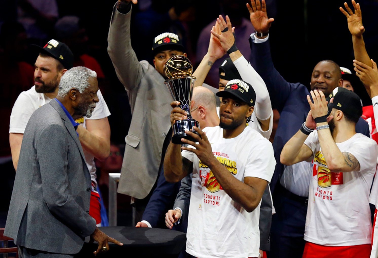 猛龙胜老鹰,伦纳德贡献30分 猛龙胜老鹰,伦纳德贡献30分