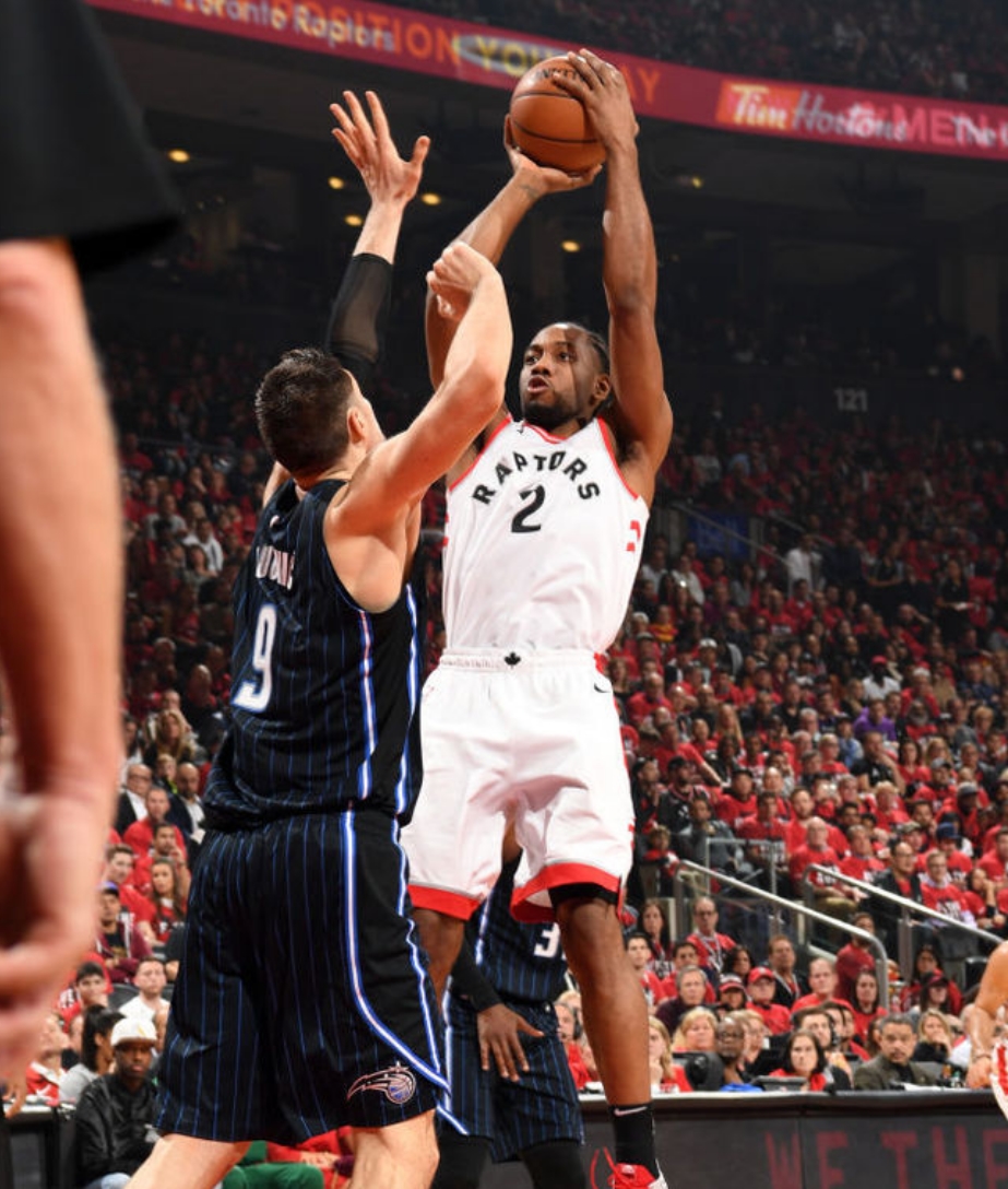 猛龙胜老鹰,伦纳德贡献30分 猛龙胜老鹰,伦纳德贡献30分