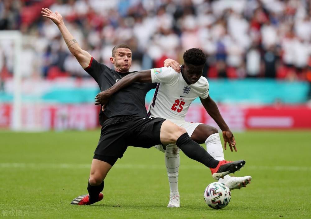 英格兰队战胜捷克，小组出线