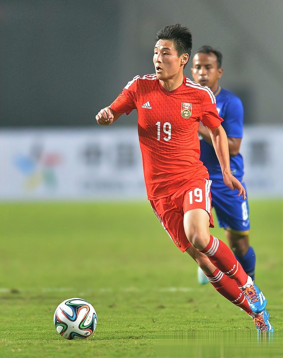 中国足球联赛夺冠热门浮现，实力雄厚球队崛起