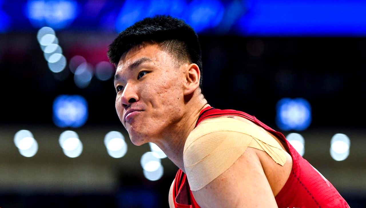 比赛结束后球员喜悦庆祝,士气高昂 比赛结束后球员喜悦庆祝,士气高昂