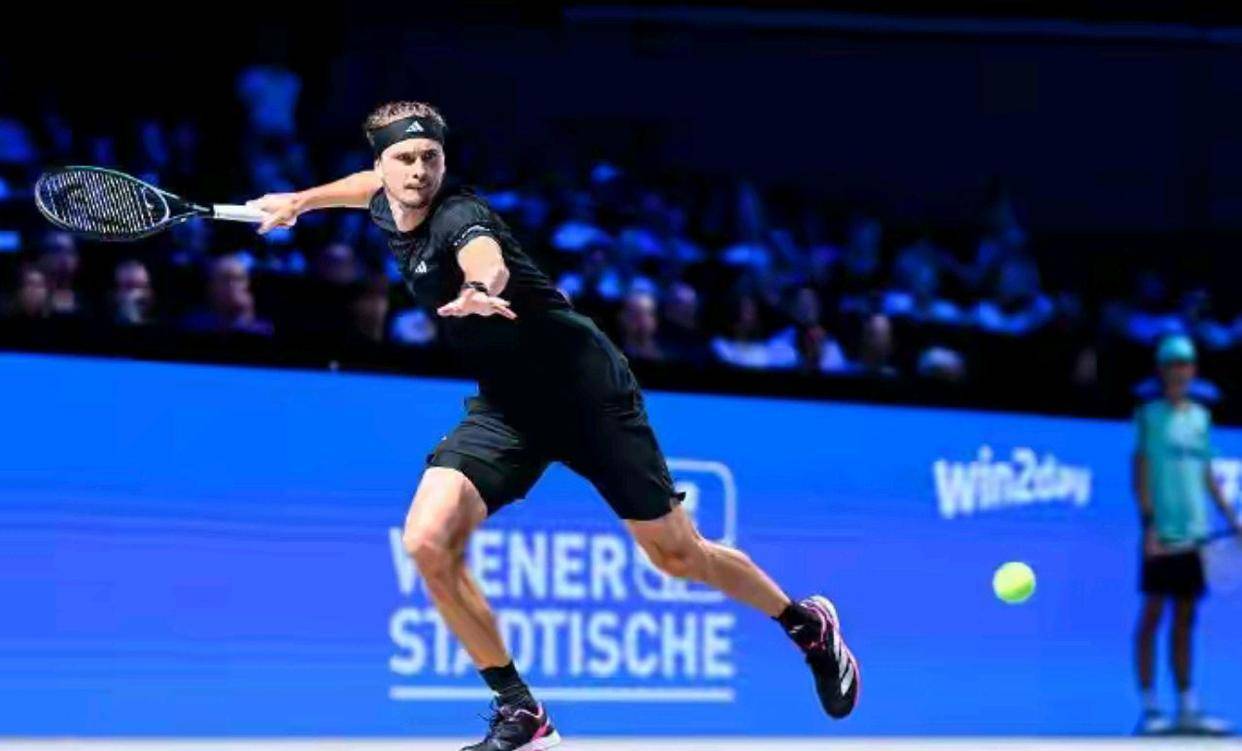 包含法国网球队完胜美国网球队，兹维列夫关键制胜的词条