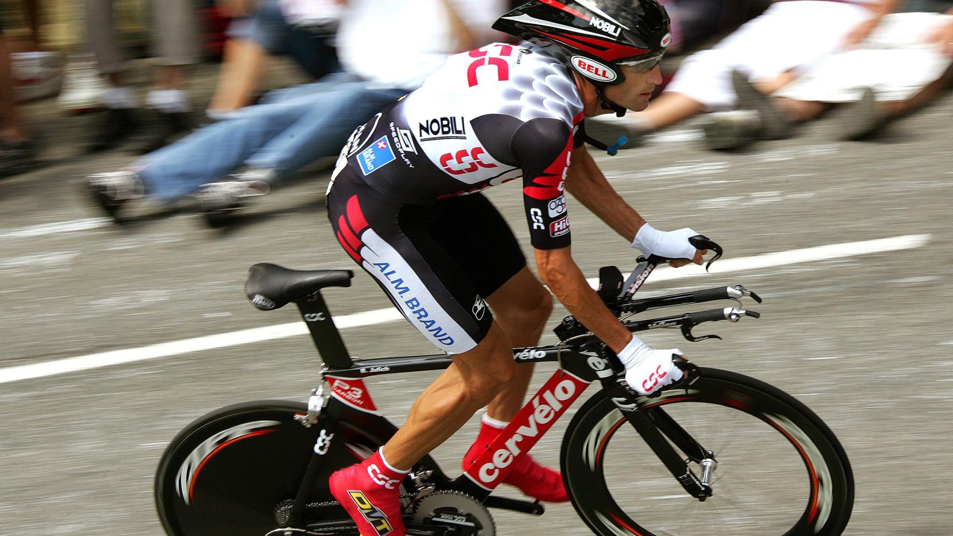 球场上的降维打击，孔德的迷魂步，如何让安哥拉沦为绝望的背景板？